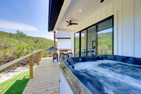 Canyon Lake Getaway Hot Tub, 1 Mi to Boat Ramp!